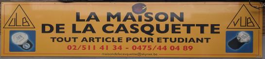 Foto van het reclamebord aan de winkel van het Maison de la Casquette